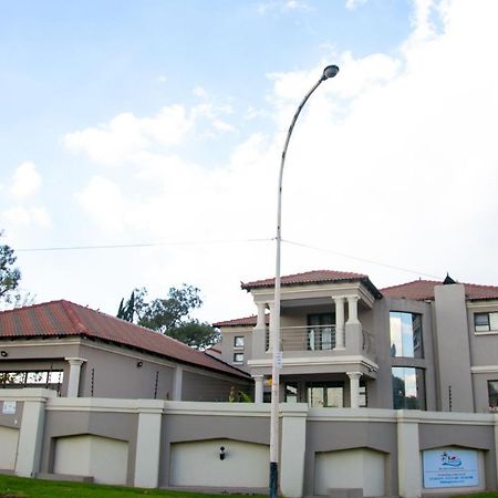 Angelocean Guest House Witbank Bagian luar foto