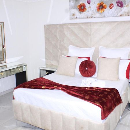 Angelocean Guest House Witbank Bagian luar foto