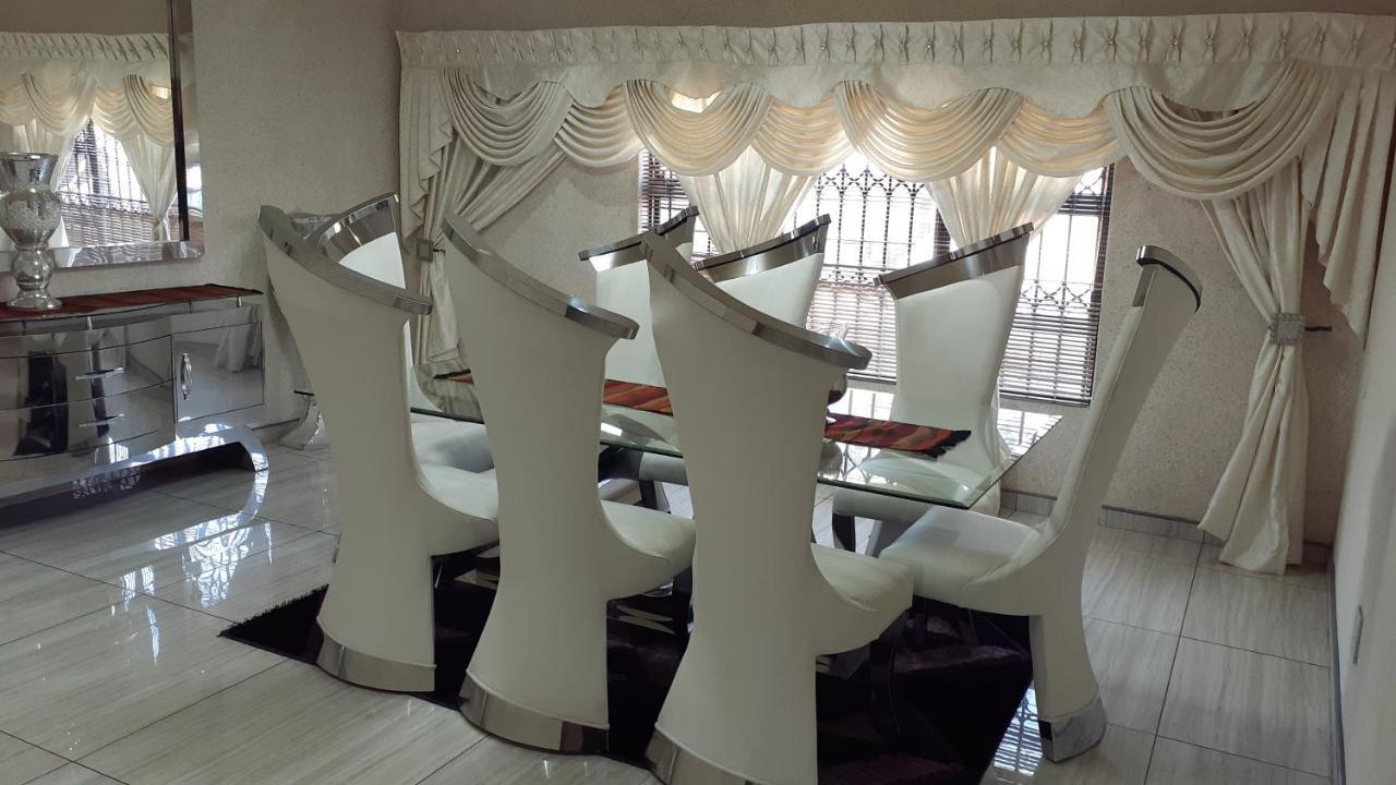 Angelocean Guest House Witbank Bagian luar foto