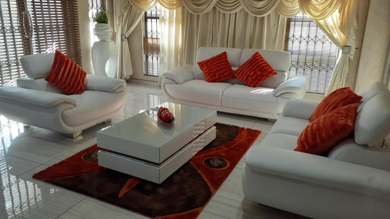 Angelocean Guest House Witbank Bagian luar foto