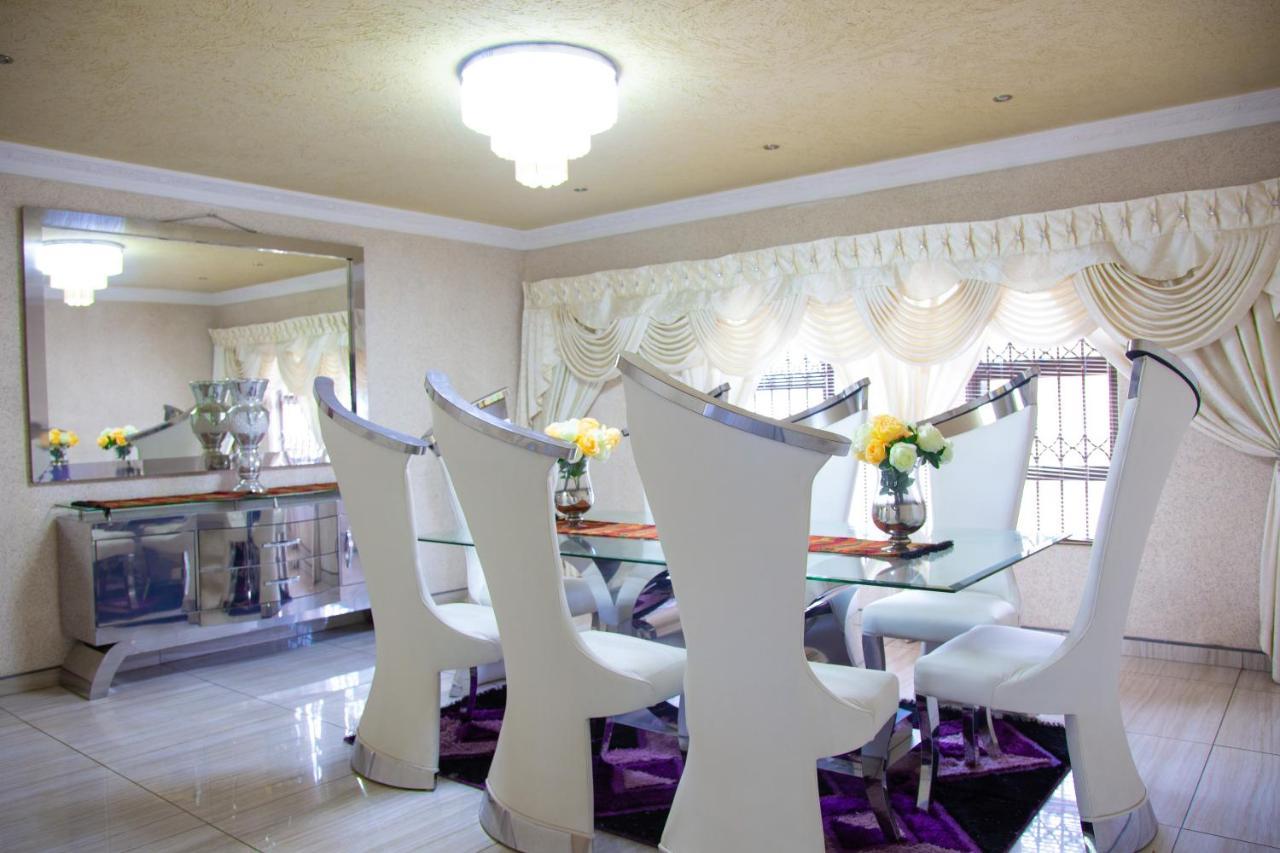 Angelocean Guest House Witbank Bagian luar foto