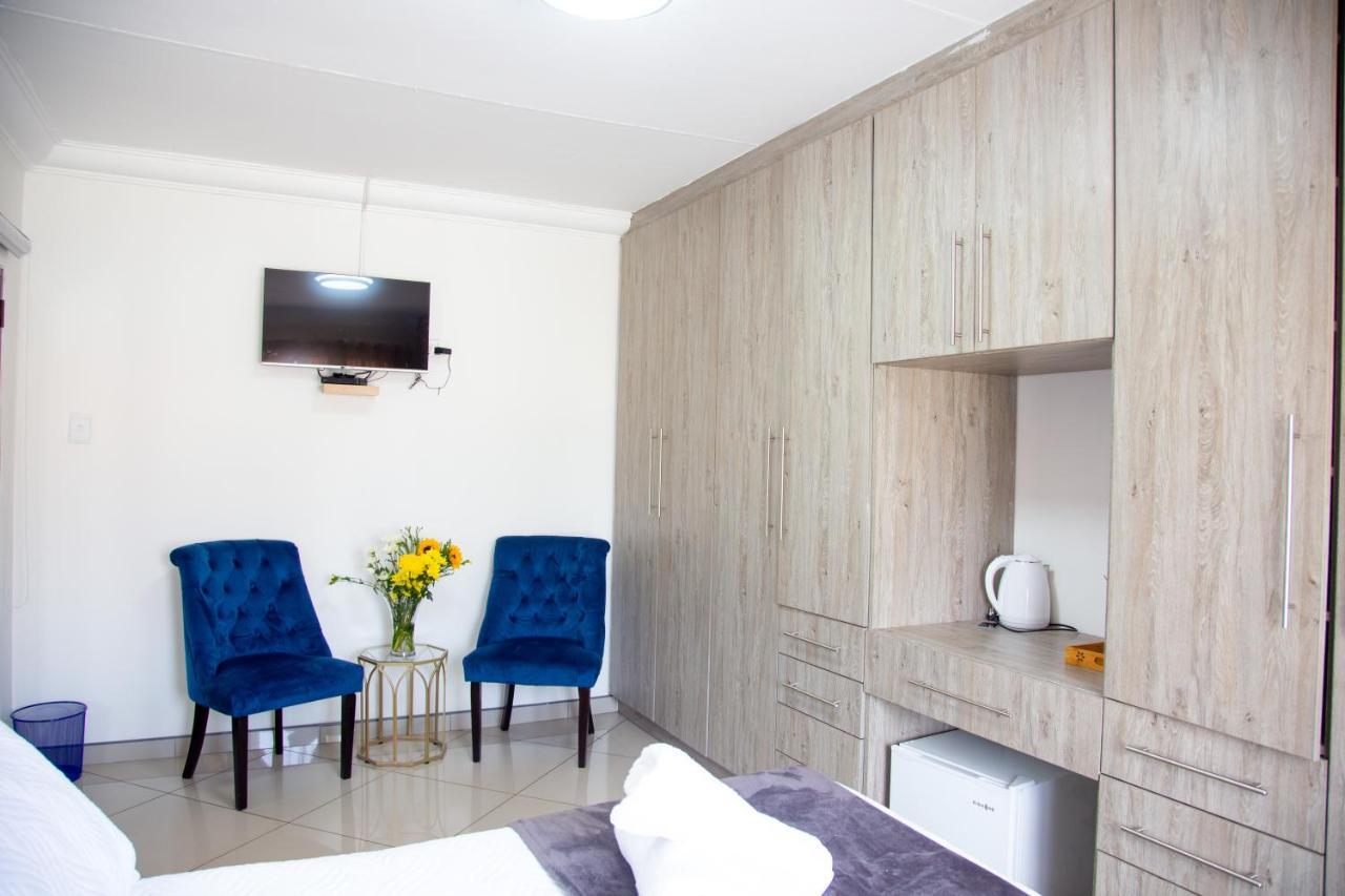 Angelocean Guest House Witbank Bagian luar foto