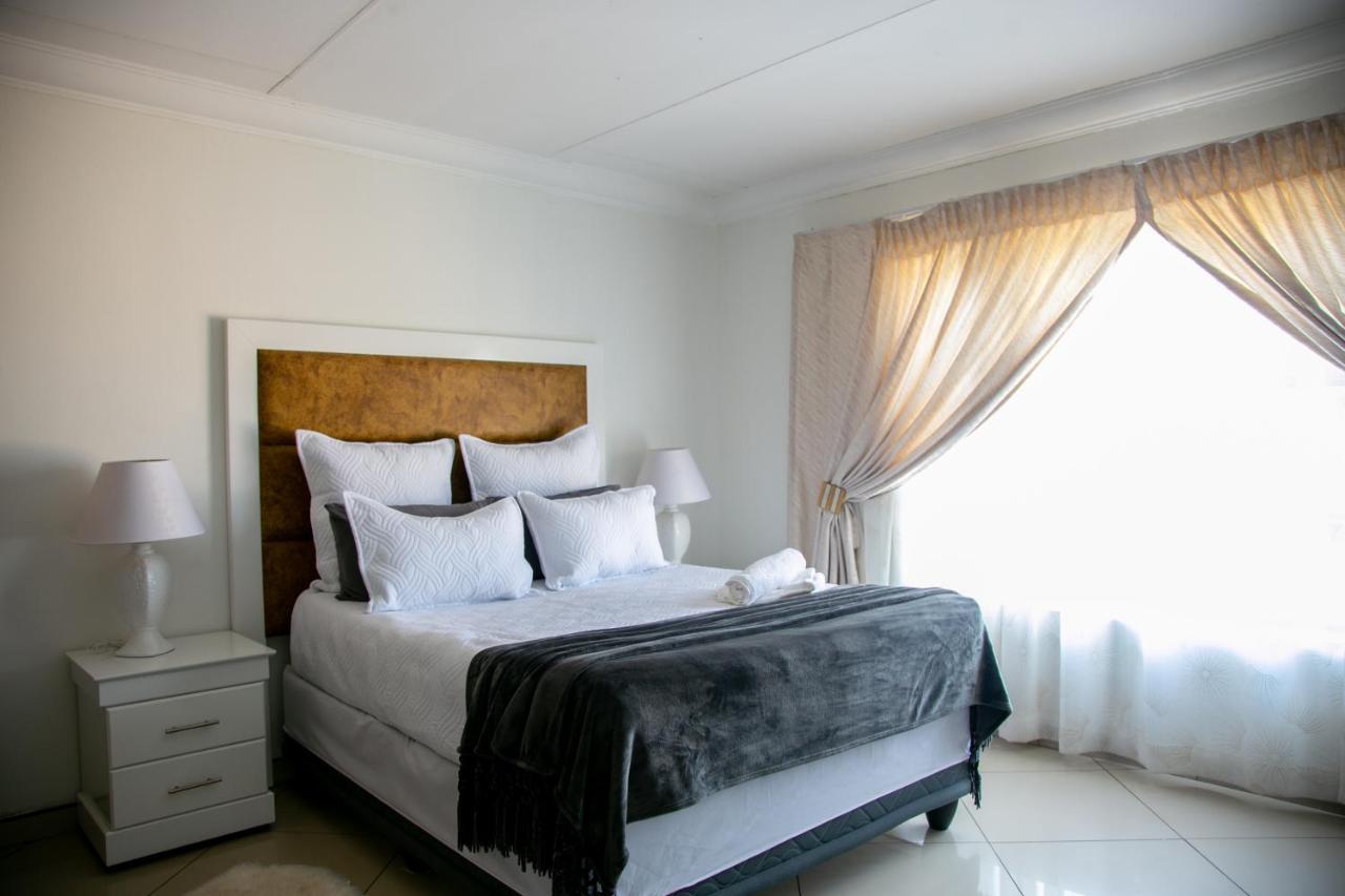 Angelocean Guest House Witbank Bagian luar foto