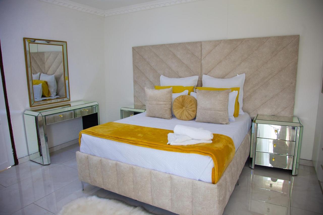 Angelocean Guest House Witbank Bagian luar foto
