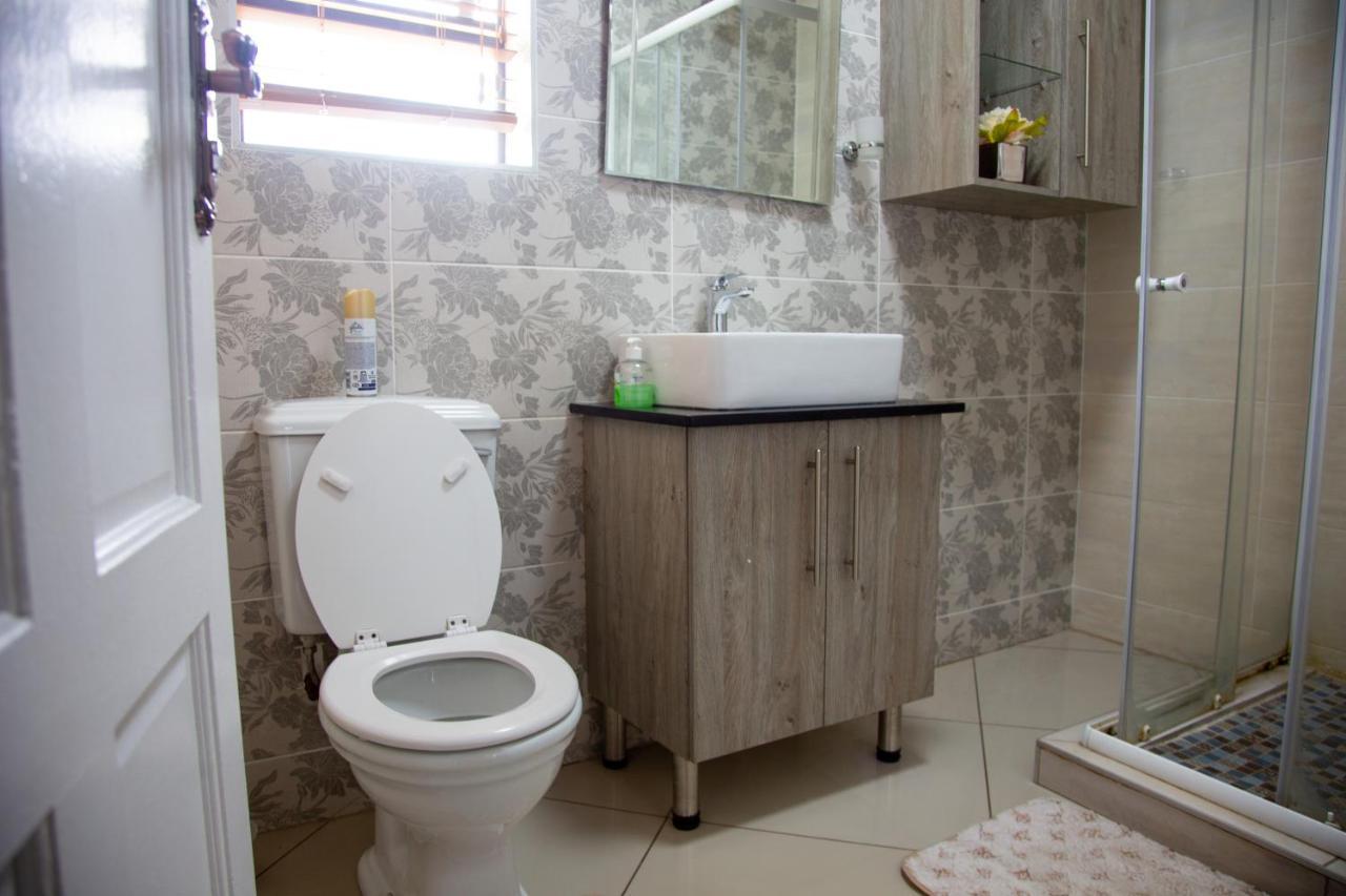 Angelocean Guest House Witbank Bagian luar foto