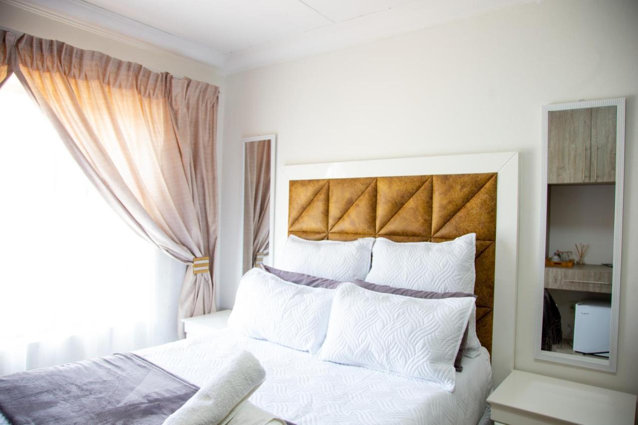 Angelocean Guest House Witbank Bagian luar foto