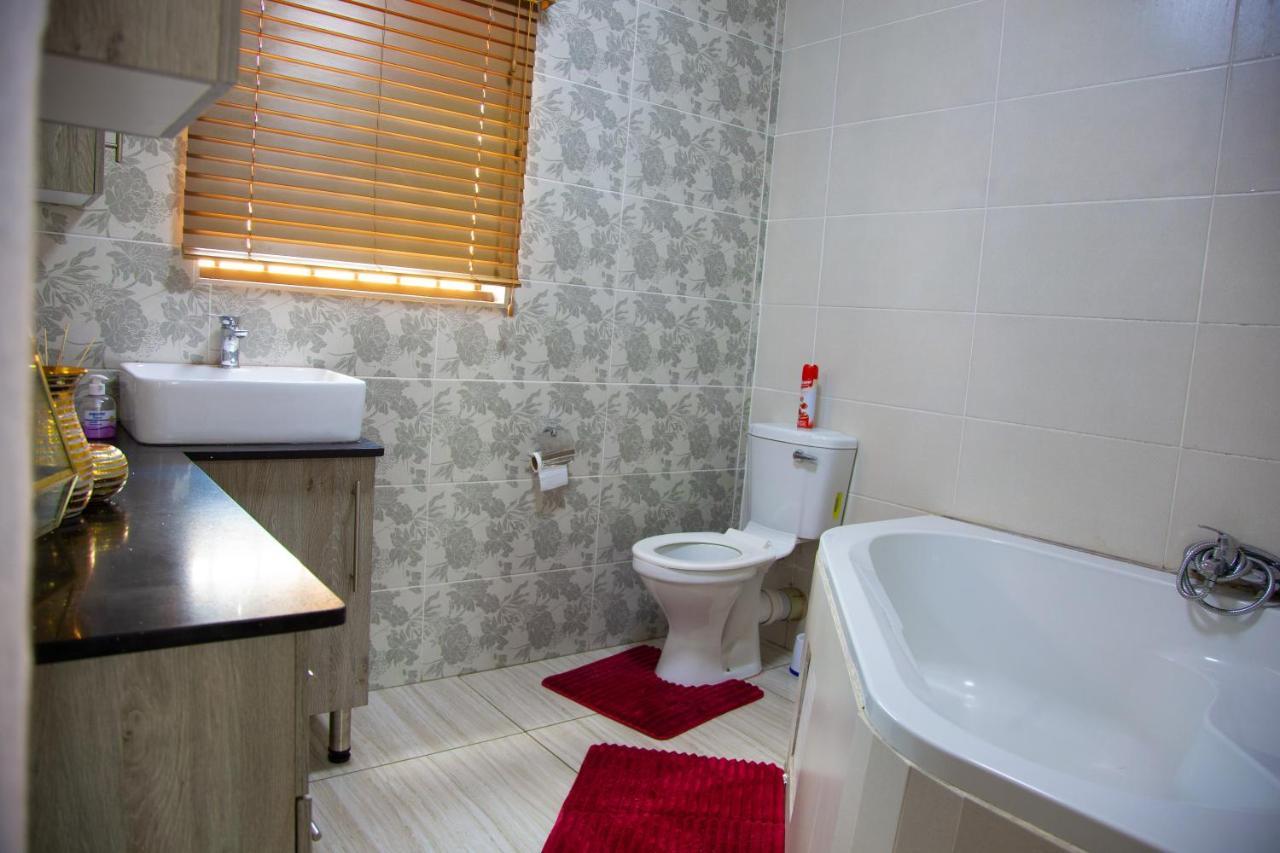 Angelocean Guest House Witbank Bagian luar foto