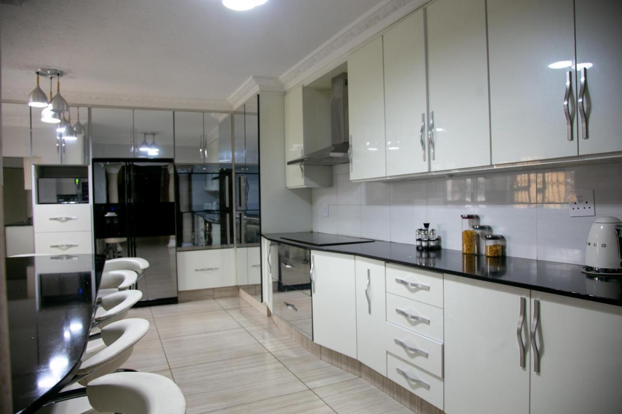 Angelocean Guest House Witbank Bagian luar foto